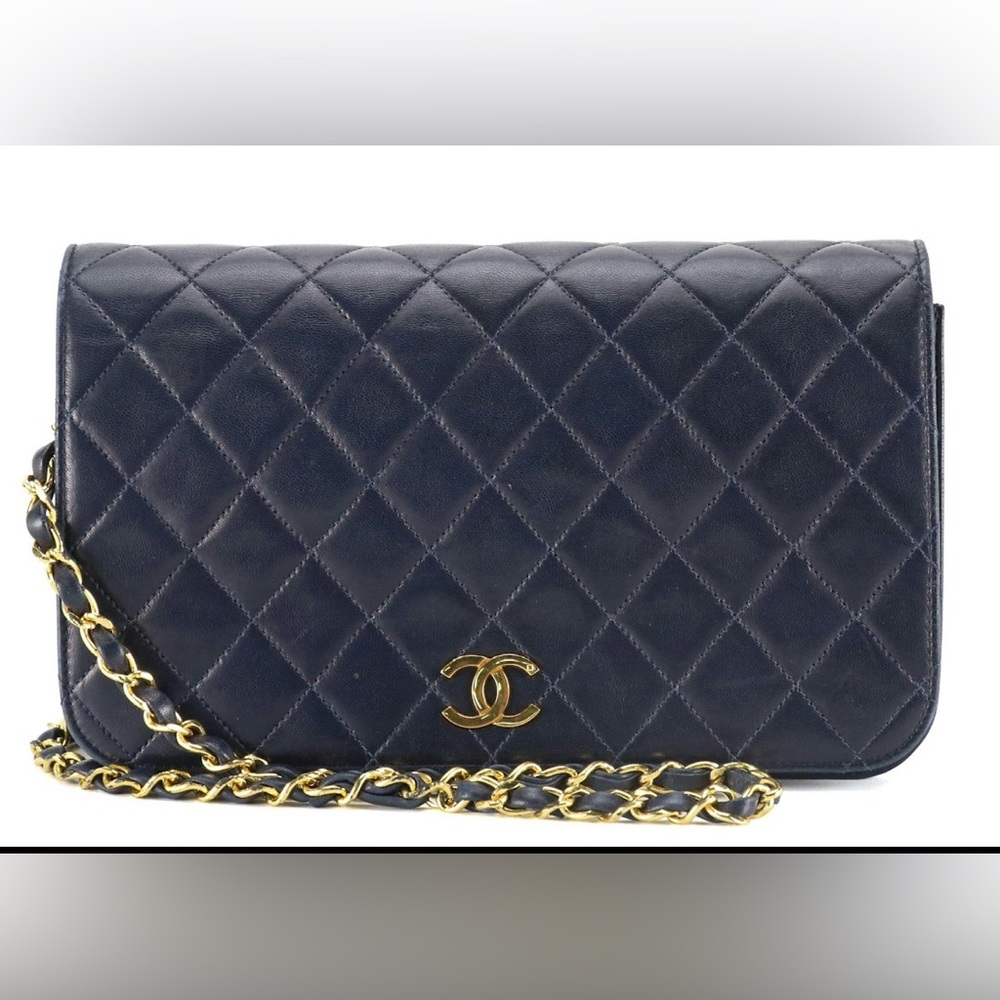 Chanel Matelassé Lambskin Leather
Single Flap Shoulder Bag
